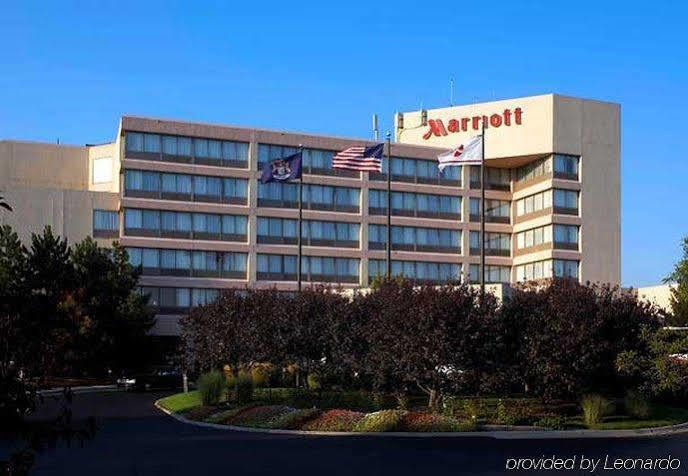 Detroit Marriott Livonia Hotel Exterior photo